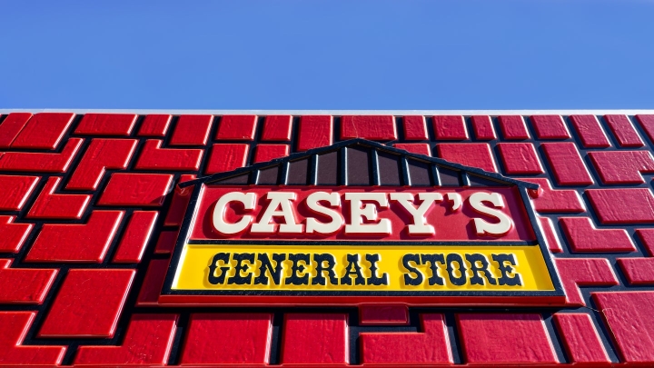 Сеть Casey’s отчиталась о росте прибыли на 19,5% за первый квартал