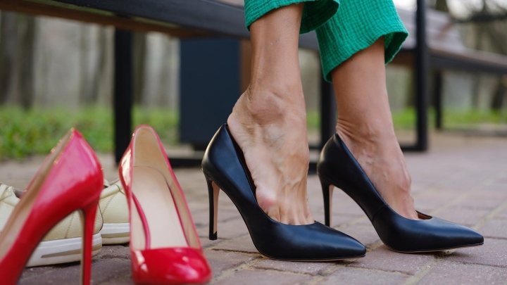 Famous Footwear закрывает магазины: кризис охватывает обувной ритейл Австралии