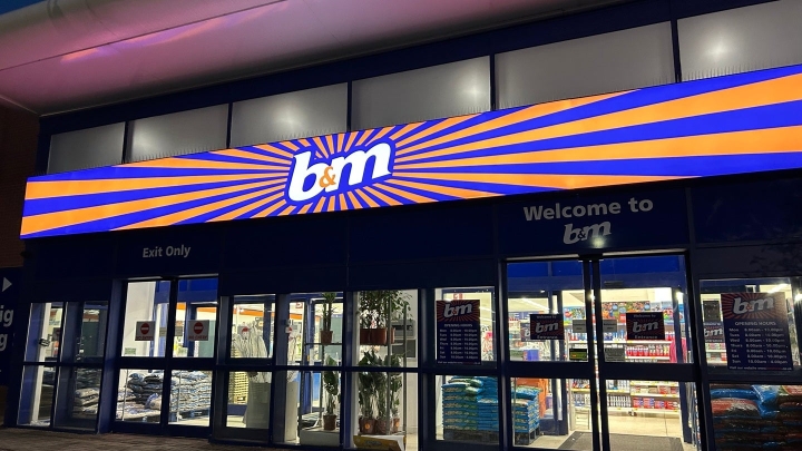 B&M прогнозирует снижение прибыли и запускает план восстановления в Великобритании