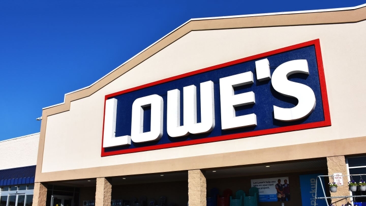 Lowe’s показывает рост продаж и пересматривает прогноз на 2025 год